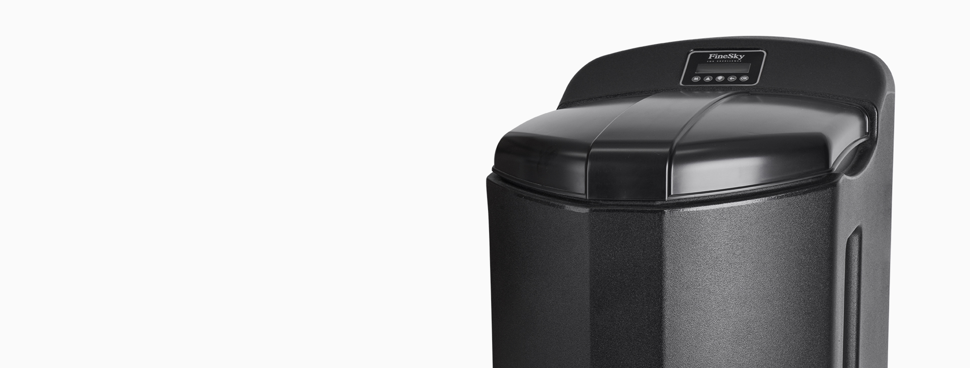 <h4>德國DUAL-TANK<br>雙罐中央軟水系統</h4>
<p>雙罐平行運作，交替再生，持續供應3500L/h軟水，樹脂再生期間亦不斷水。</p>