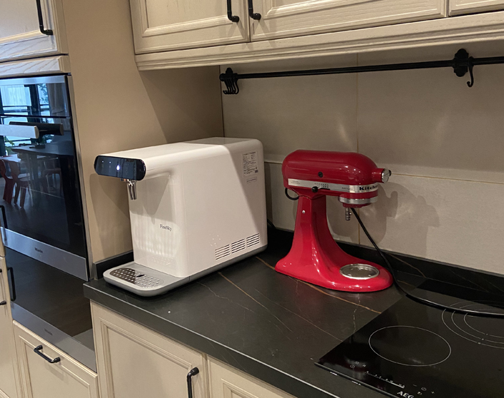 上海市古北香堤藝墅 安裝RO反滲透凈水器+前置過(guò)濾器+冰熱直飲機(jī)案例