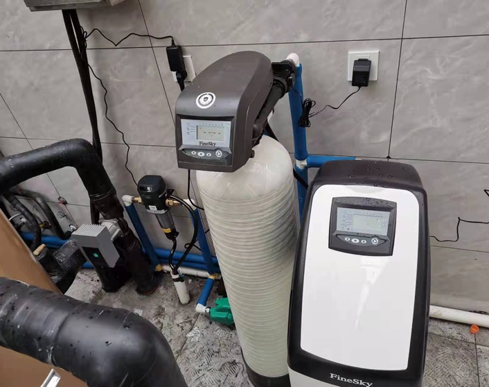 上海徐匯區(qū)尚海灣豪庭客戶安裝 前置過(guò)濾器+中央凈水器+中央軟水機(jī)