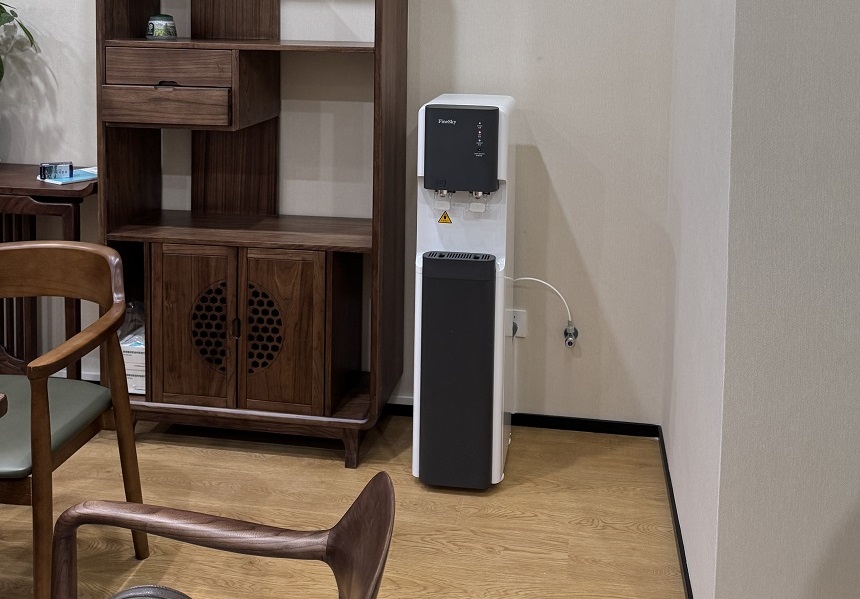 深圳福田某銀行 安裝立式直飲水FRC-1100 解決安全飲水問(wèn)題