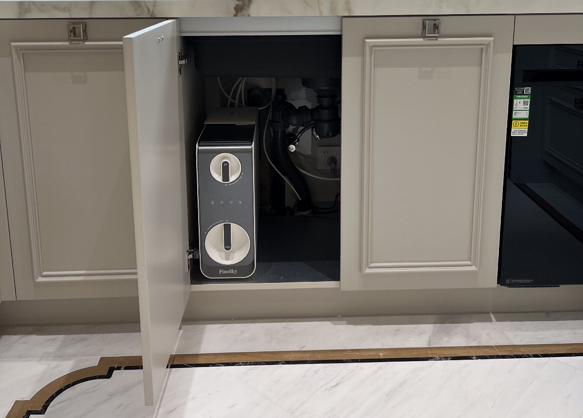 上海徐匯區高檔公寓客戶-安裝反滲透凈水器與直飲機